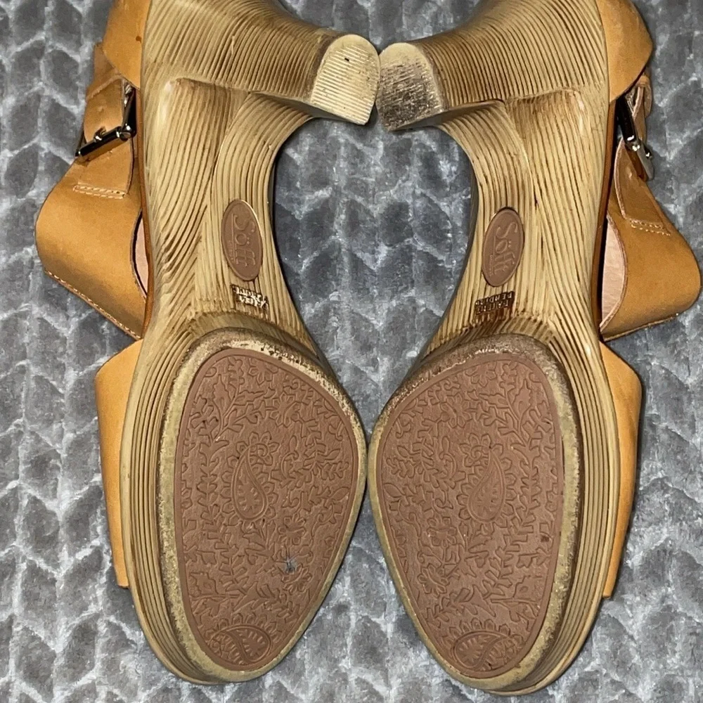 Sofft Dabney Tan Leather T-Strap Cutout Sides Boho Block Heel Sandals size 9